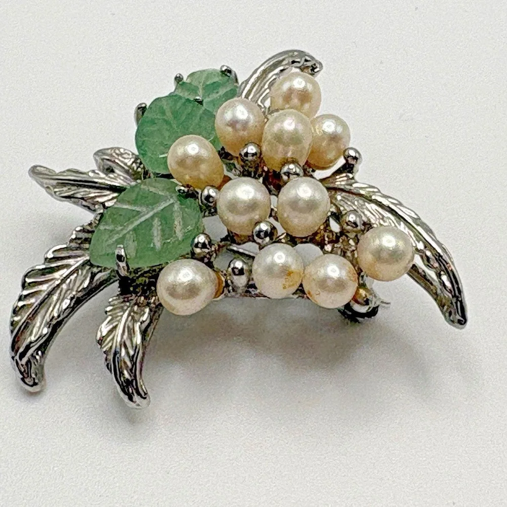 Vintage Brooch Freshwater Pearl and Jadeite Berries